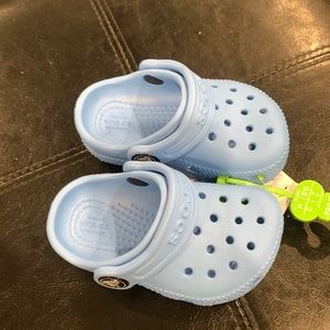 Infant crocs size 4